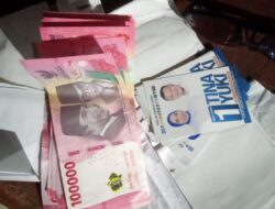 Viral! Video Diduga Timses Paslon Bupati Mamuju Nomor 1 Bagi-Bagi Uang Jelang Pencoblosan