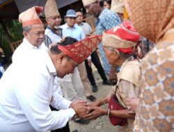 Tarian Me’aju Sambut Kedatangan Pj Gubernur Sulbar di Kawasan Suku Bunggu