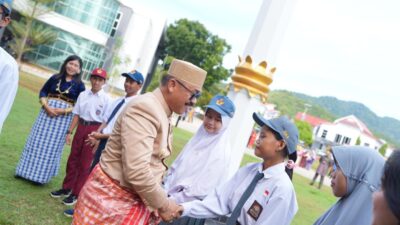 Peringati Hardiknas, Gubernur SDK Tegaskan Larangan Penyegelan Sekolah dan Pungli