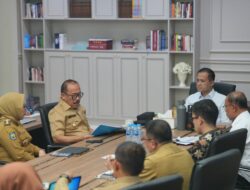 Tak Berkantor Saat Warga Demo Tolak Tambang Pasir, SDK-JSM Sedang di Jakarta