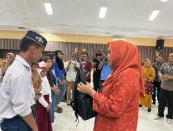 Yayasan Karampuang Salurkan Bantuan ke Anak Putus Sekolah di Majene