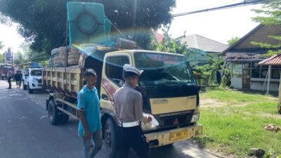 Tingkatkan Keselamatan Berlalu Lintas, Satlantas Polres Majene Tertibkan Kendaraan Over Load