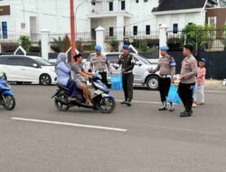 TNI-Polri Kompak! Bid Propam Polda Sulbar Tebar Ribuan Takjil di Mamuju, Wujud Sinergitas dan Kepedulian Ramadan