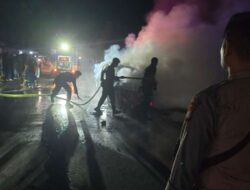 Mobil Wuling Confero Terbakar di Jalur Trans Sulawesi, Sopir Alami Luka Bakar – Polisi Selidiki Dugaan Korsleting