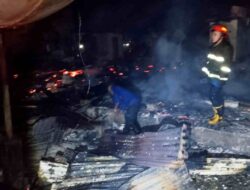Kebakaran Hebat Saat Tarawih di Balanipa: 28 Rumah Rata dengan Tanah, Lansia Meninggal, Kerugian Ratusan Juta Rupiah