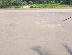 Sungai Mandar Meluap Lumpuhkan Akses Rakit, Siswa dan Guru Terpaksa Putar Jalan Puluhan Kilometer