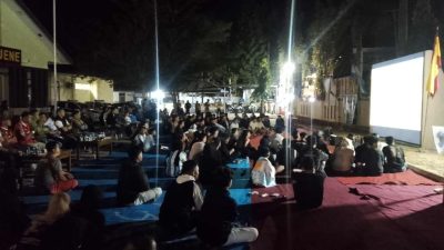 Argentina vs Spanyol di Halaman Polres Majene, Ratusan Warga Bersatu Bersama Kapolres