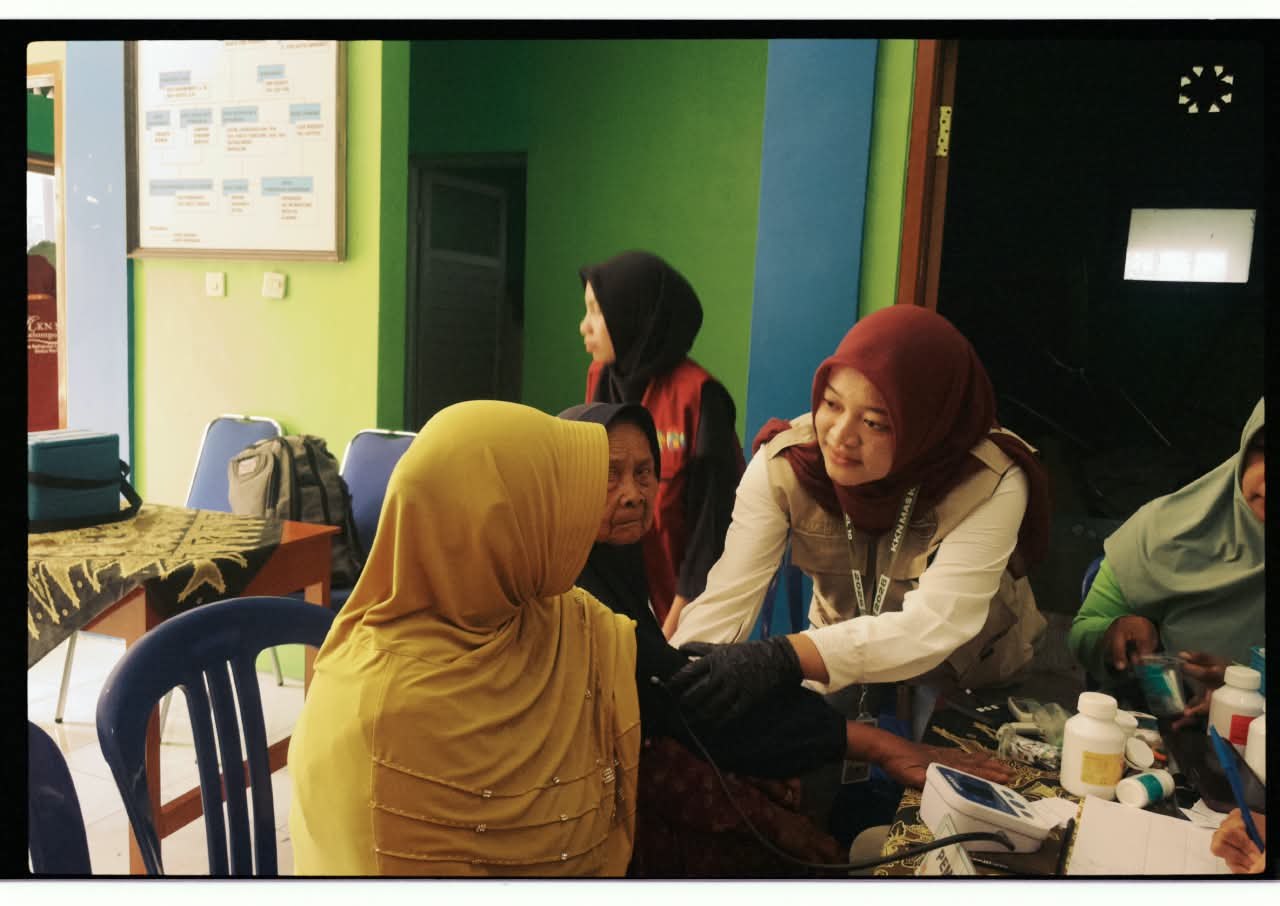 Tingkatkan Kualitas Hidup Warga, Mahasiswa KKN MAS Kelompok 10 Gelar Program CERMAT untuk Lansia di Balai Dusun Princi